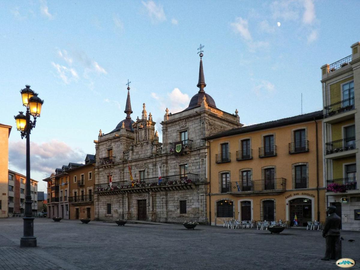 As Hoteles Ponferrada Колумбрианос Экстерьер фото