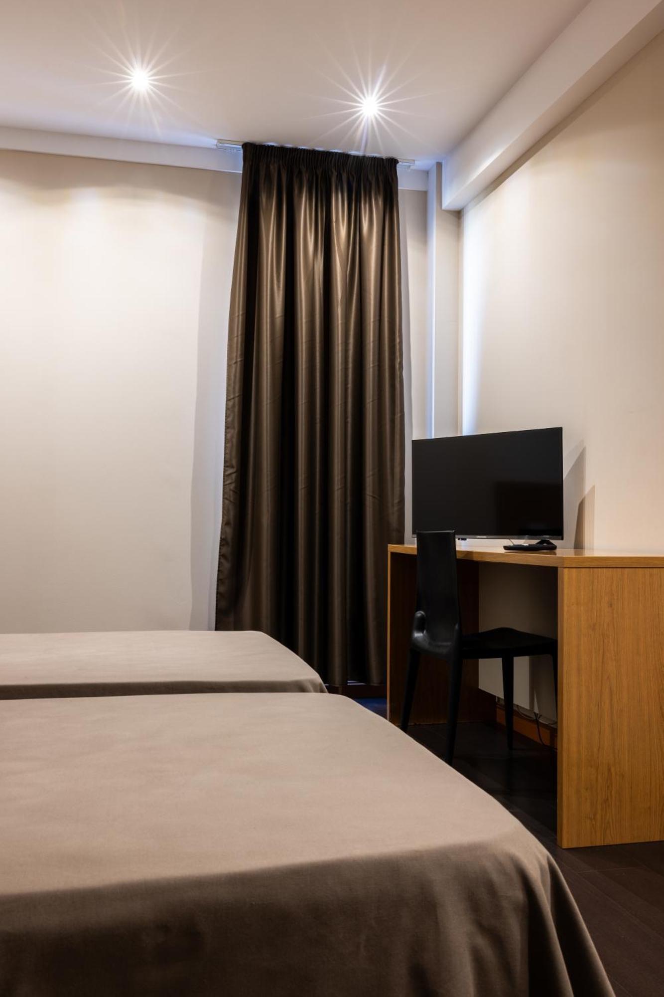 As Hoteles Ponferrada Колумбрианос Экстерьер фото