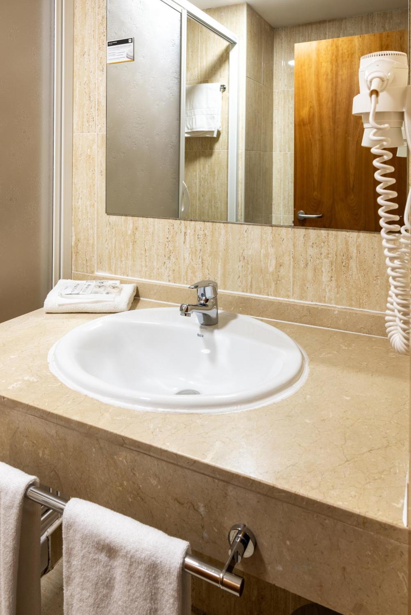 As Hoteles Ponferrada Колумбрианос Экстерьер фото
