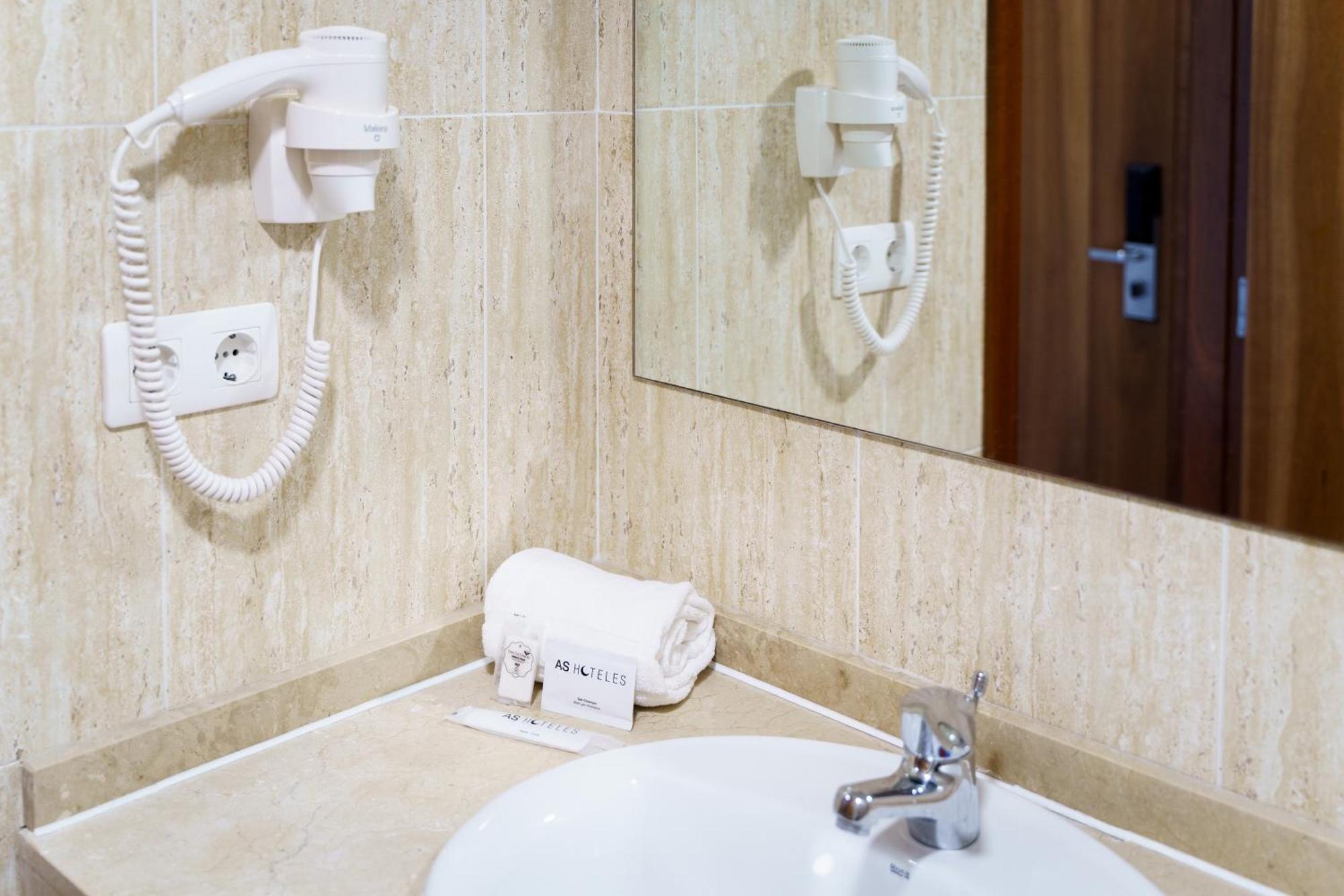 As Hoteles Ponferrada Колумбрианос Экстерьер фото