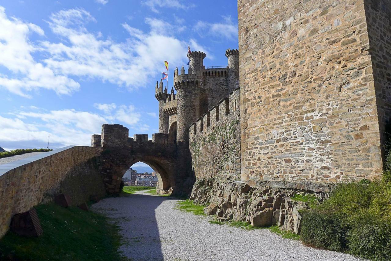 As Hoteles Ponferrada Колумбрианос Экстерьер фото